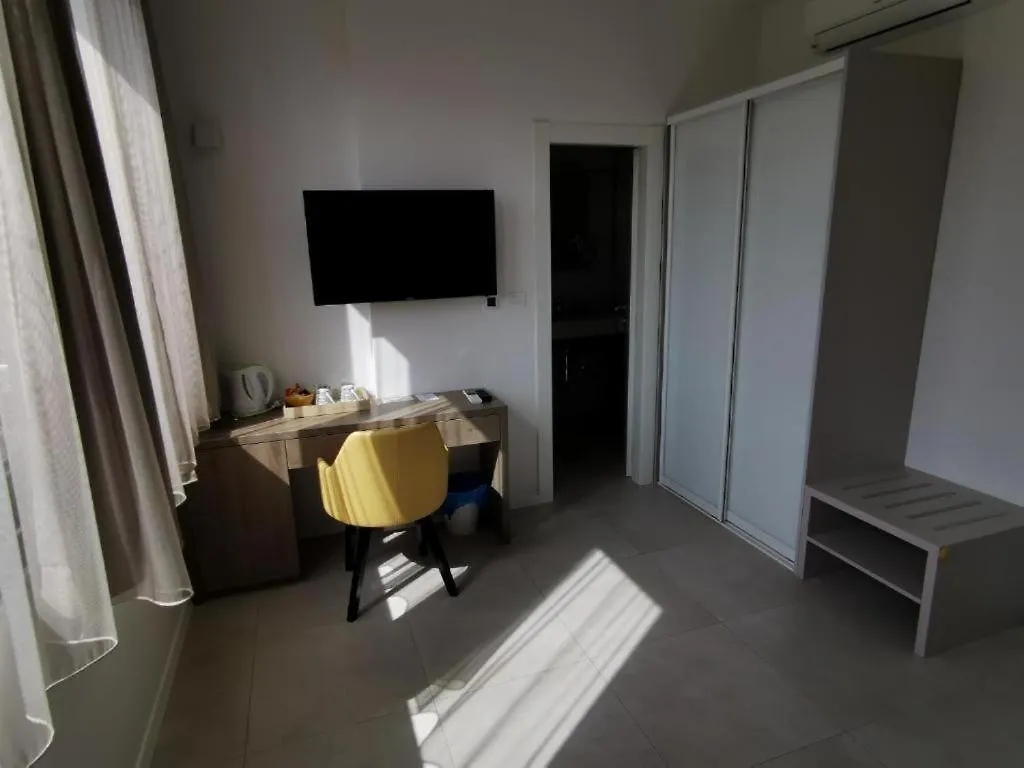 Guest house Pino Luxury Rooms And Apartment Split