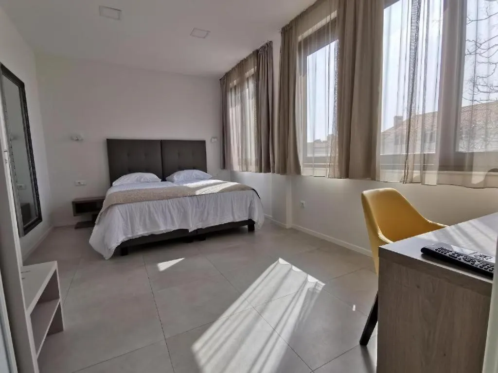 Pino Luxury Rooms And Apartment Split Guest house
