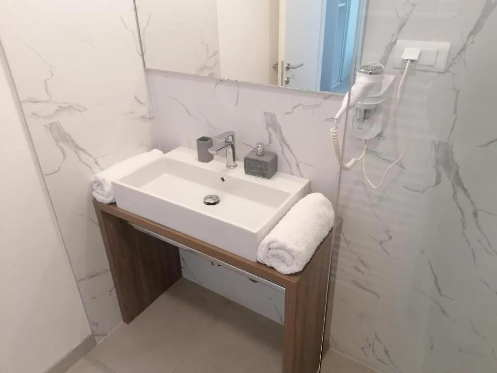 Pino Luxury Rooms And Apartment Split 0*,