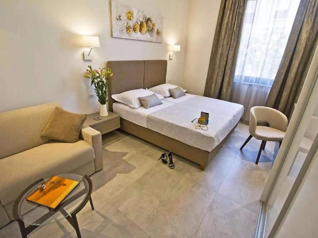 Pino Luxury Rooms And Apartment Split Guest house