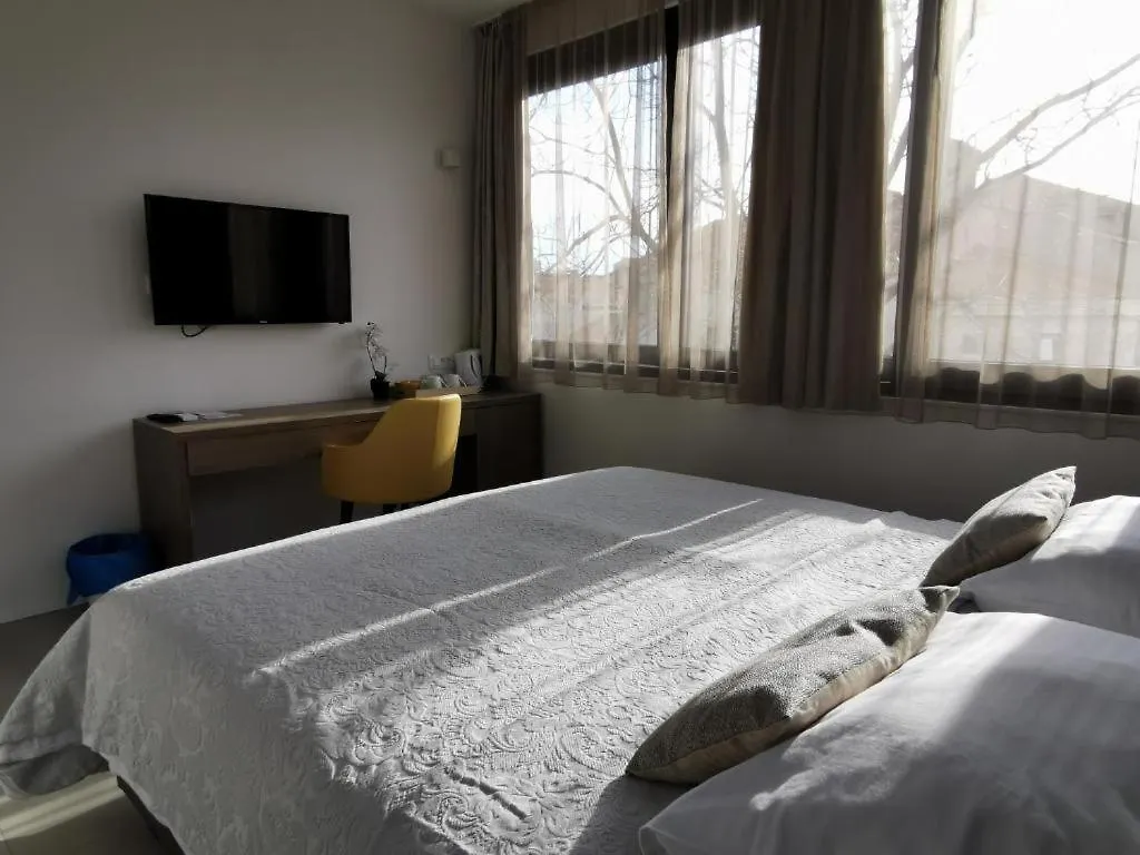 Pino Luxury Rooms And Apartment Split 0*,