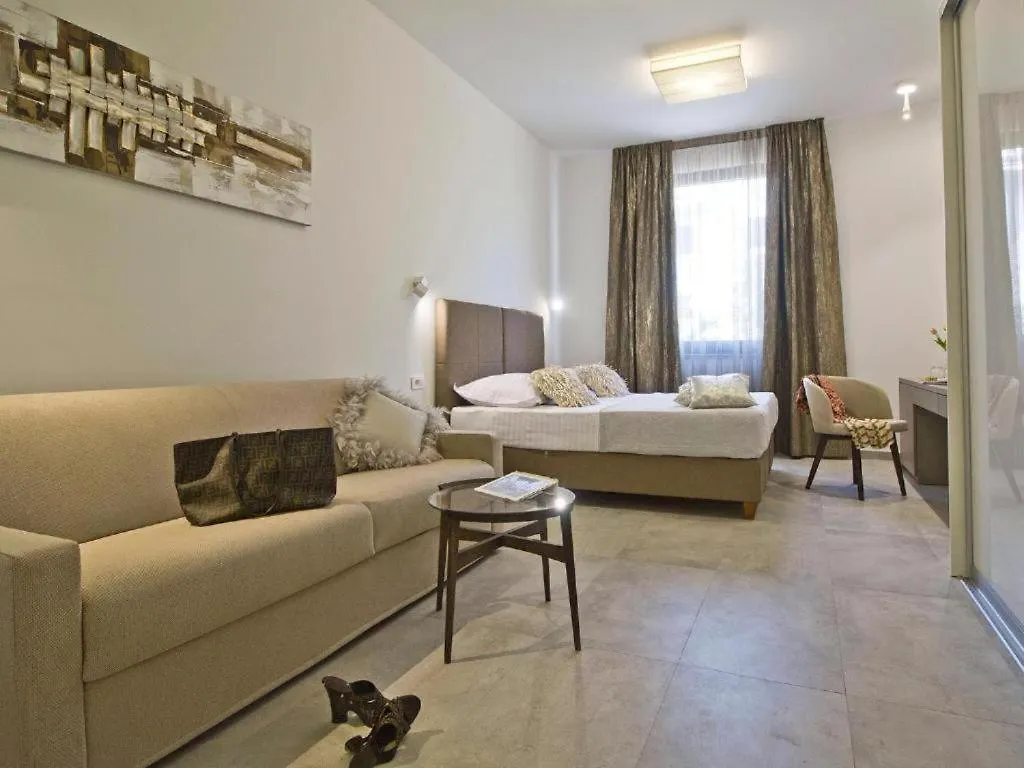 Pino Luxury Rooms And Apartment Split Guest house